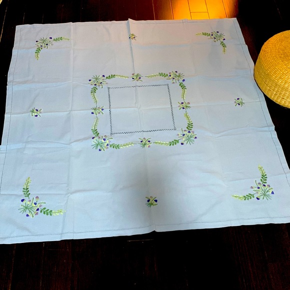 🪻April Cornell-Embroidered Cotton Tablecloth - Picture 4 of 15